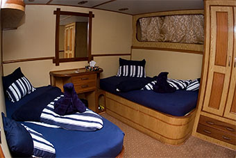 cassiopeia liveaboard twin-bed cabin