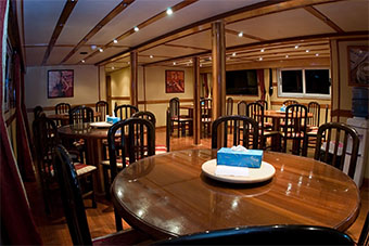 cassiopeia liveaboard restaurant